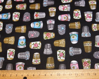 amerikanischer Patchworkstoff - Thimble Pleasure 24159j Fingerhut Nähutensilien schwarz Meterware Baumwollstoff Quiltstoff Designerstoff