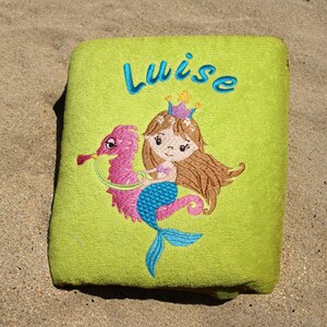 Handtuch bestickt Meerjungfrau mit Wunschname personalisiert Kinderhandtuch Seepferd Seepferdchen Handtuch für Kinder Babyhandtuch apfelgrün