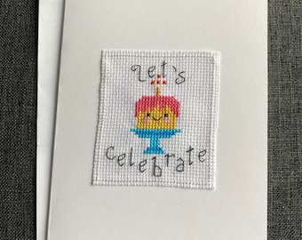 Célébrons la carte d’anniversaire au point de croix, la carte de vœux, faite à la main
