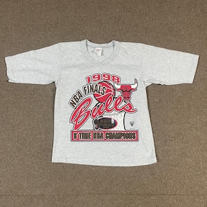VTG GTS Chicago Bulls 6 Time NBA Champions 1998 T-Shirt Gray Youth Small 6-7