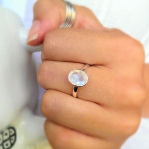 Sterling zilveren maansteen ring - blauwe stenen ring - edelsteen ring - boho ring - regenboog maansteen ring - belofte ring - nikkelvrije ring