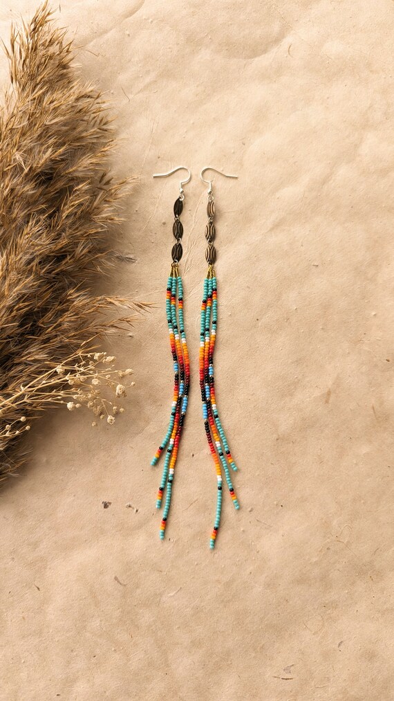 Orecchini con perline e frange di perline native americane