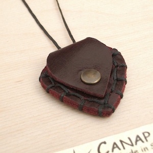 PLECTRUM HOLDER genuine leather Handsewing necklace Man Woman Bass Guitar. Canapart
