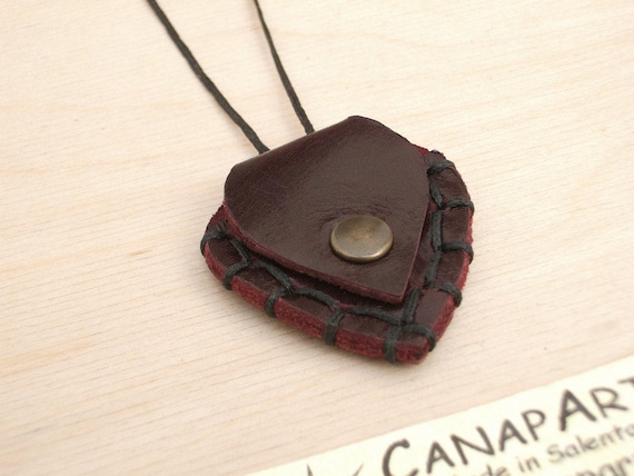 PLECTRUM HOLDER genuine leather Handsewing necklace Man Woman Bass Guitar. Canapart