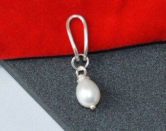 Pearl Labia clip Perfect and Delicate non piercing body jewelry sterling silver Intimate Labia clamp with Real Riwer White Pearl