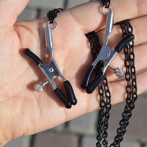 Pinzetten Nippel Klemmen mit Gun schwarz Kette nicht piercing Nippel Ringe  Kette zu Nippel BDSM Bondage - .de