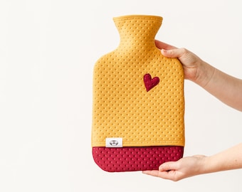 Funda de neopreno para bolsa de agua caliente hecha a mano: corazón amarillo y burdeos (botella incluida)