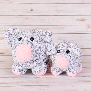 Cerdo de peluche a crochet: Animal amigurumi de chenilla hecho a mano