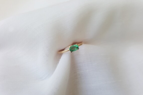 Affordable emerald rings deals
