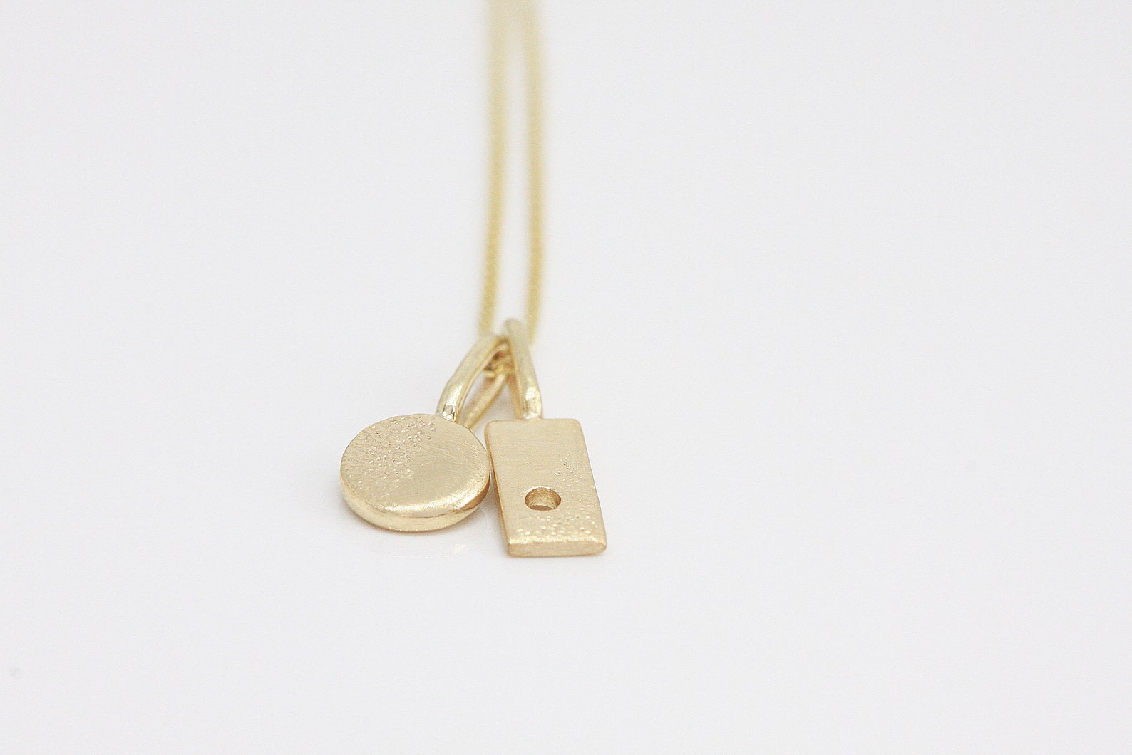 Dainty 9ct gold necklace Clearance