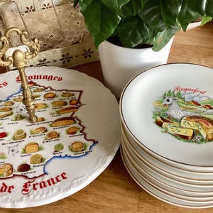 Ensemble vintage de 10 assiettes à fromage en porcelaine de Limoges avec plateau de service à fromages assorti manche en laiton