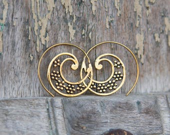 Tribal Spiral Brass Earrings Dots - Boucle d'oreilles créoles spirale en laiton design Modern boho ethnic design dot festival