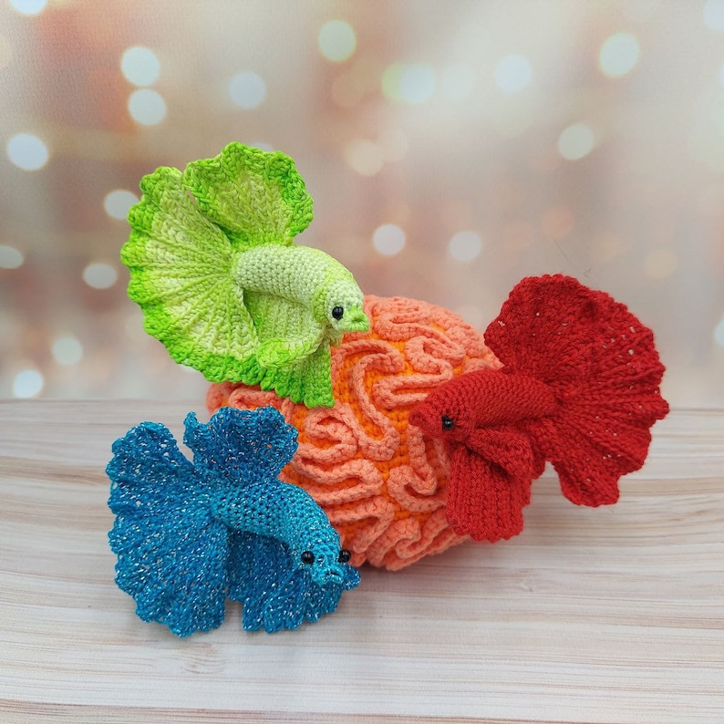 Ignite the love for aquatic beauty. Craft a captivating Siamese Fighting Fish decor using our easy-to-follow crochet pattern.