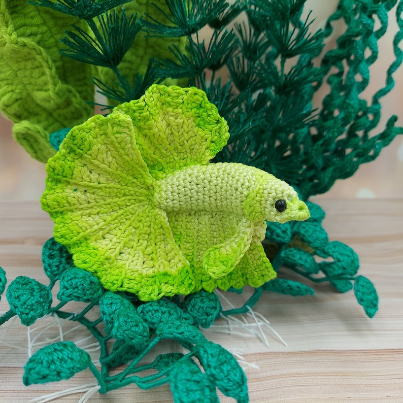 Transform any space into a mesmerizing underwater world with this Betta Fish crochet pattern. Clear instructions for stunning results.