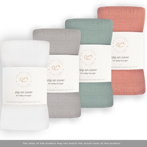 Puede incluir: Cuatro fundas de deslizamiento de diferentes colores para una tumbona para bebés. Las fundas son blancas, grises, verdes y rosas. Cada funda tiene una etiqueta que dice "Swindy Nest" y "funda de deslizamiento para tumbona para bebés".