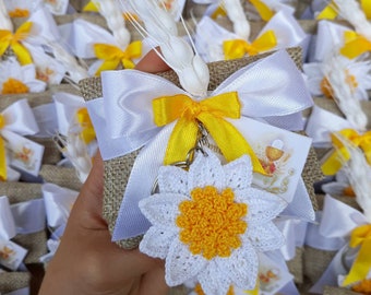 First Communion favor, Wedding / Natural jute bag with crochet daisy / Confetti holder for wedding, baptism, confirmation
