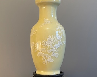 Antique and rare Chinese Jingdezhen vase in glazed yellow porcelain with white butterfly floral decoration 1950 17 cm