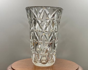 Old and rare crystal vase from Saint Louis, cornet shape, diamond and star decoration, crystal St Louis France 20.5 cm