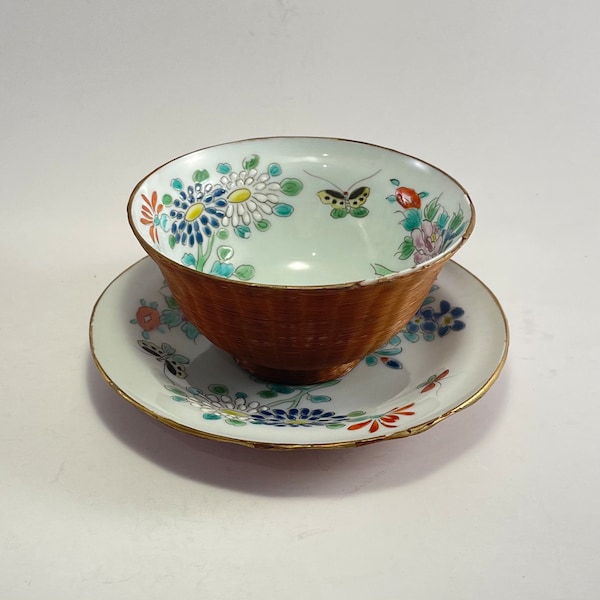 Ancien et rare bol en porcelaine chinoise décor fleurs et papillons avec vannerie extérieur XIX ième siècle signé