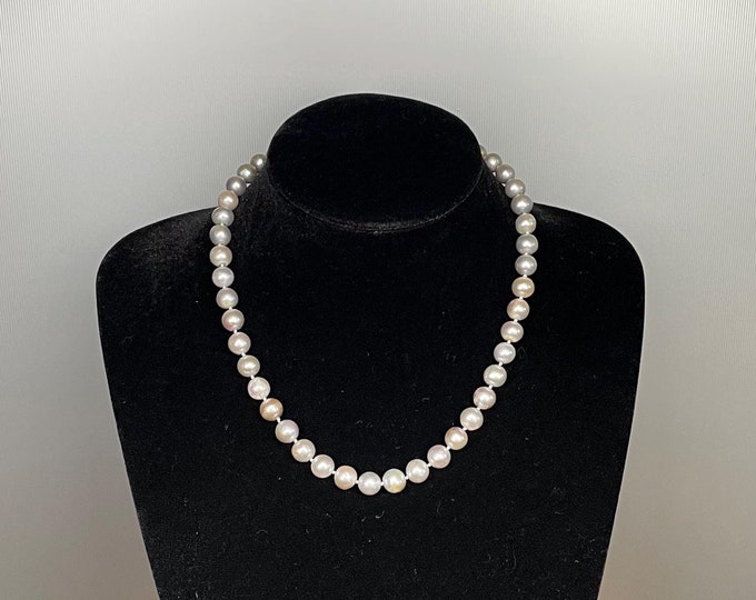 Antique and rare necklace of 8mm diameter iridescent cultured pearls, one strand of 46 pearls, magnetic metal clasp, 44cm