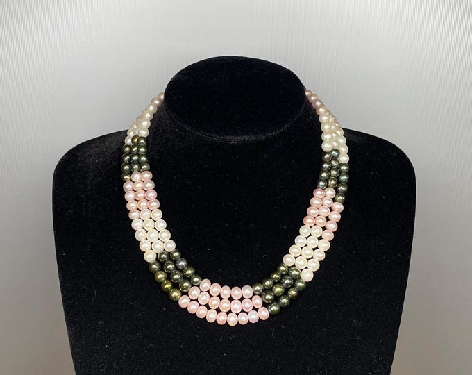 Antique and rare sautoir necklace of white, grey, and pink cultured pearls, 8 mm in diameter, 3 strands, 201 pearls total, silver-plated metal clasp, 44 cm