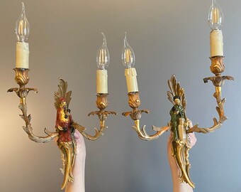 Antique and rare pair of Chinese-style wall sconces with a couple of foliage decoration, gilt and polychrome bronze, two lights, 19th century, Louis XV style