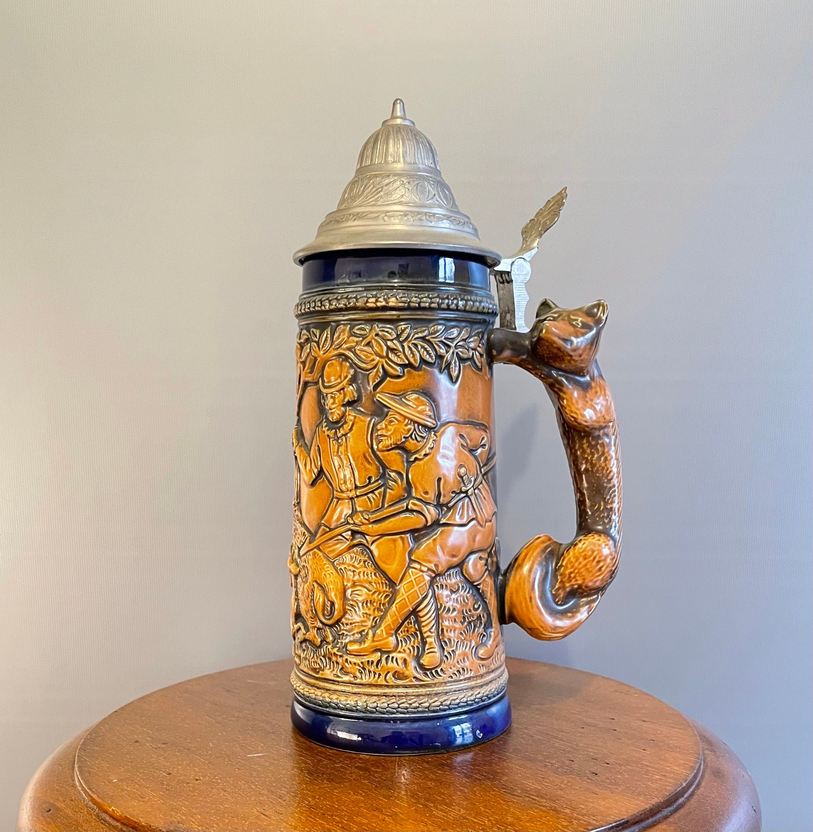 Ancien et Rare Chope à Bière Allemande Anse Renard Décor Chasse Grès Étain German Original Gerzit Ge