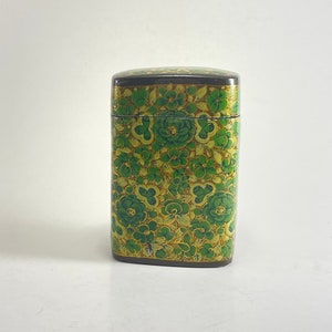 Ancien et rare boite du Kashmir en papier maché ou carton bouilli fait main décor fleuri vert et dorure 1/89 Syed Murtez