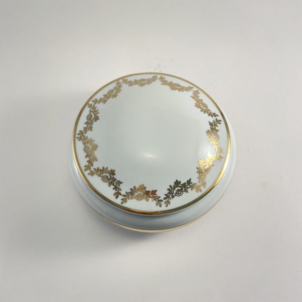 Ancien et rare boite à bijoux en porcelaine de Limoges avec des liserés dorés 1960