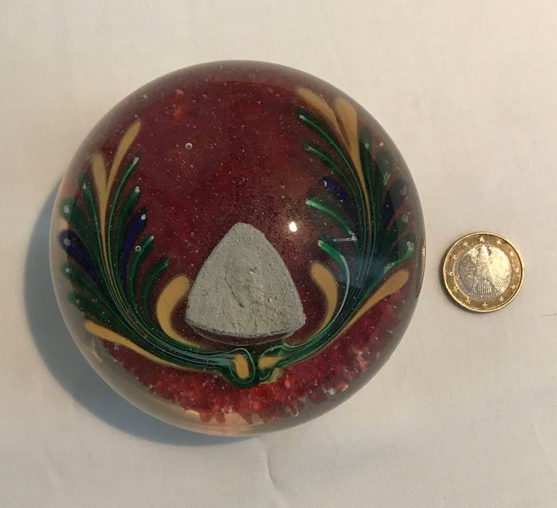 Old and rare large sulphide or man medallion paperweight surrounded by palmettes image 3