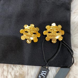 Authentic Chanel Vingtage Clip on earrings