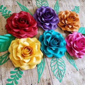 Conjunto de rosas de papel, flores de fiesta, flores de arcoíris, fiesta mexicana del cinco de mayo