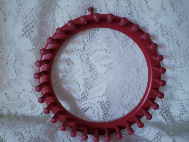 Knifty Knitter Round Knitting Loom 7 5 Red 31 Pegs