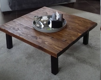 Superbe table basse carrée, ton moyen, 90 cms x 90 cms, pieds acier noirs