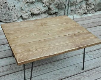 Table basse 70 cms x 60 cms, esprit scandinave industriel, pieds acier