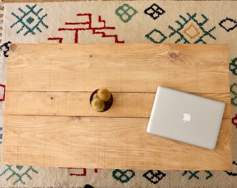 Plateau table basse en bois massif au design contemporain et cosy