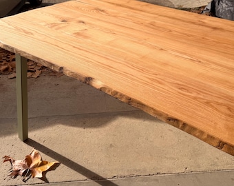 Grande table repas bois de frêne et pieds acier couleur kaki