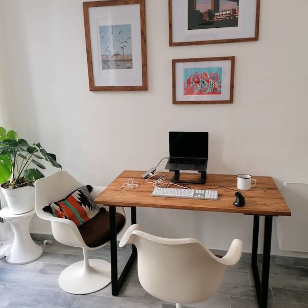 Bureau en bois massif esprit brut et pieds acier en U