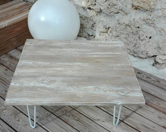 Table basse 70 cms x 60 cms, esprit scandinave, ton grisé cérusé blanc