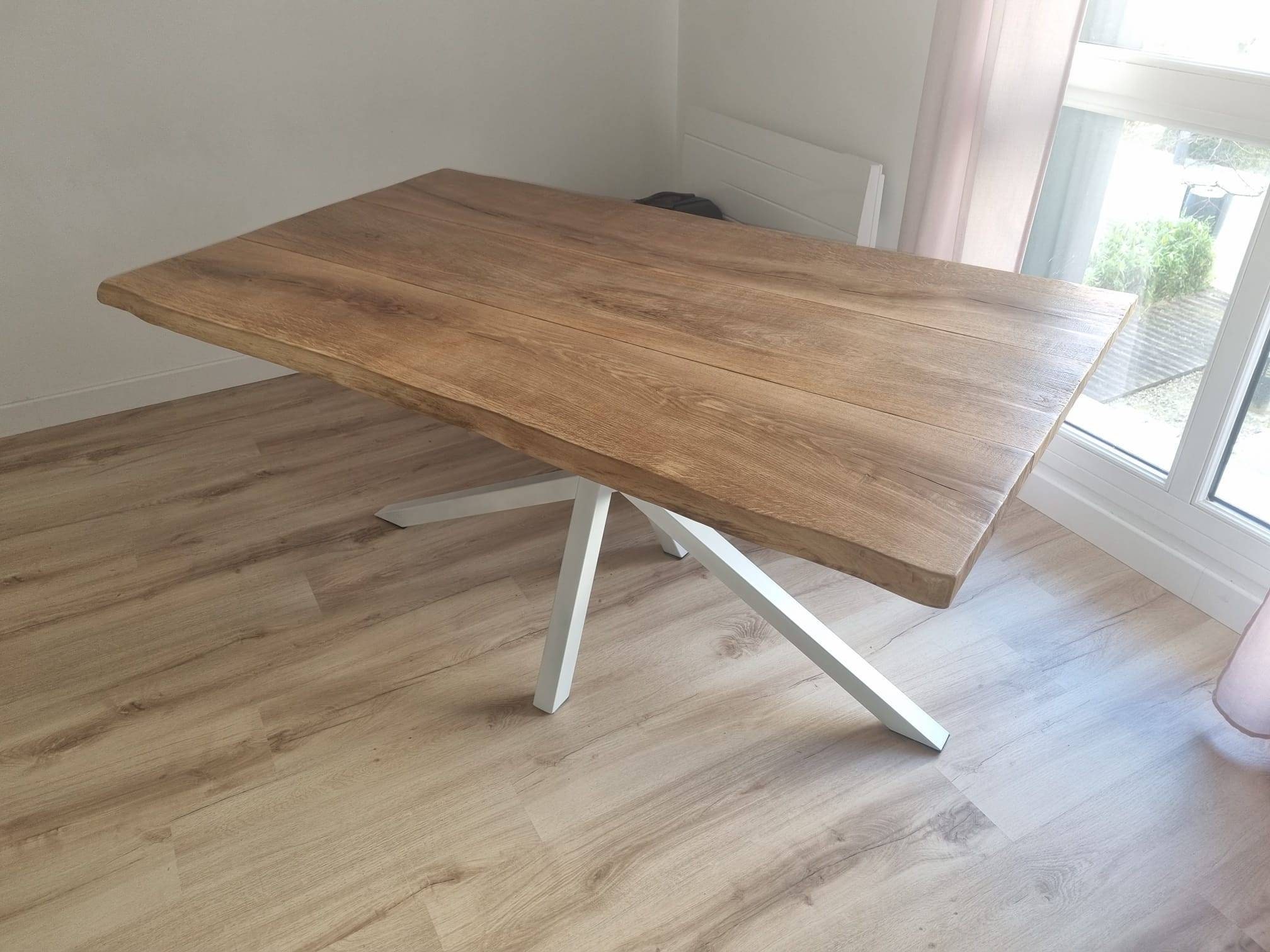 Superbe Table à Manger, en Bois Chêne Massif Live Edge, Pieds Acier Mikado Blancs, Fait Main