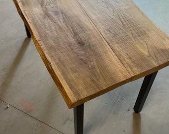 Table de cuisine en chêne ancien et pieds acier