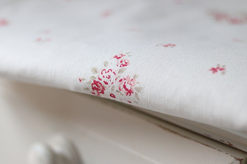 SAMPLE Faded Floral /'Petite Fleur/' on Oyster Linen