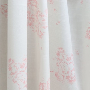 Camille Rose d&#39; Eté on Oyster Linen | per m