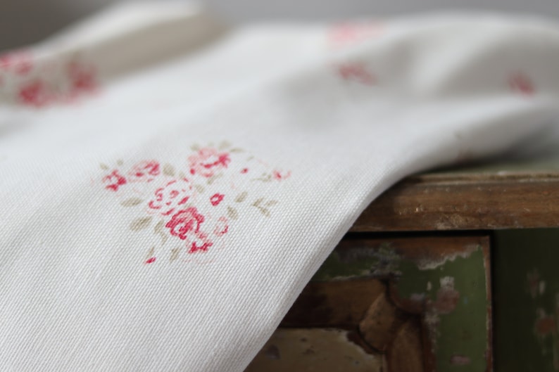 SAMPLE Faded Floral /'Petite Fleur/' on Oyster Linen