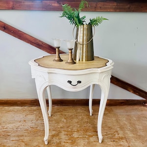 Vintage Round Leather Top Occasional Table.  Please Note Shipping is Not Free. See Shipping Options in Description