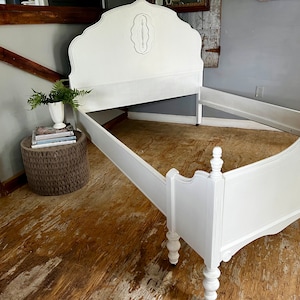 Vintage Full Size Bed. Please Note Shipping is Not Free. See Shipping Options in Description