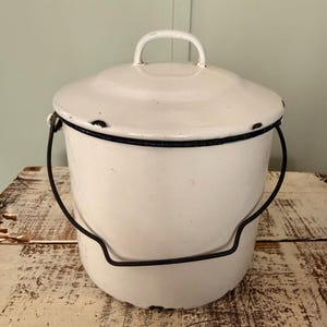 Vintage White Enamelware Pot with Lid, Black Rim Enamel Cooking Pot, Farmhouse Kitchen Decor, 7 1/2” Enamel Stock Pot with Handle and Lid
