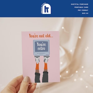 Digitale Verjaardagskaart – You’re Not Old But Retro – Retro TV Illustratie – Y2K Verjaardagskaart Humor – Printable A5 Kaart