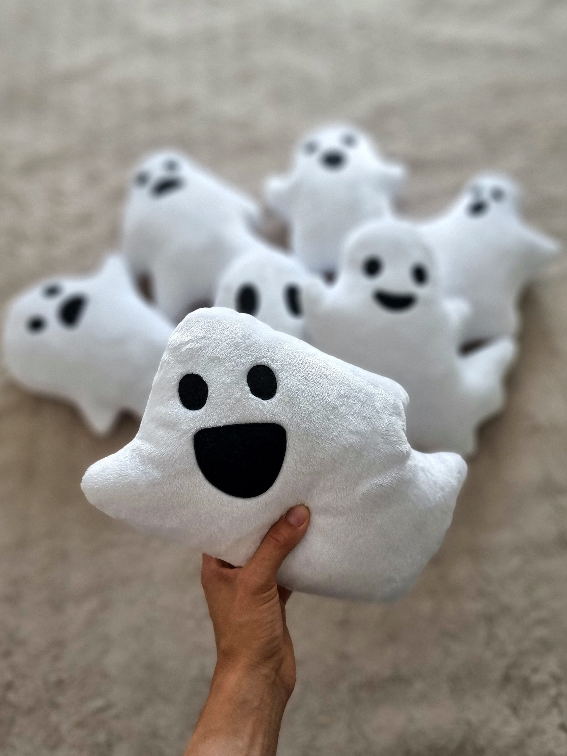 CEWROM Coussin Citrouille, 3D Peluche Décoratif, 16 Couleurs, 2 Tailles (20/28 Cm), Coussin Moelleux Pour Halloween, Canapé, Lit, Salon, Décoration
