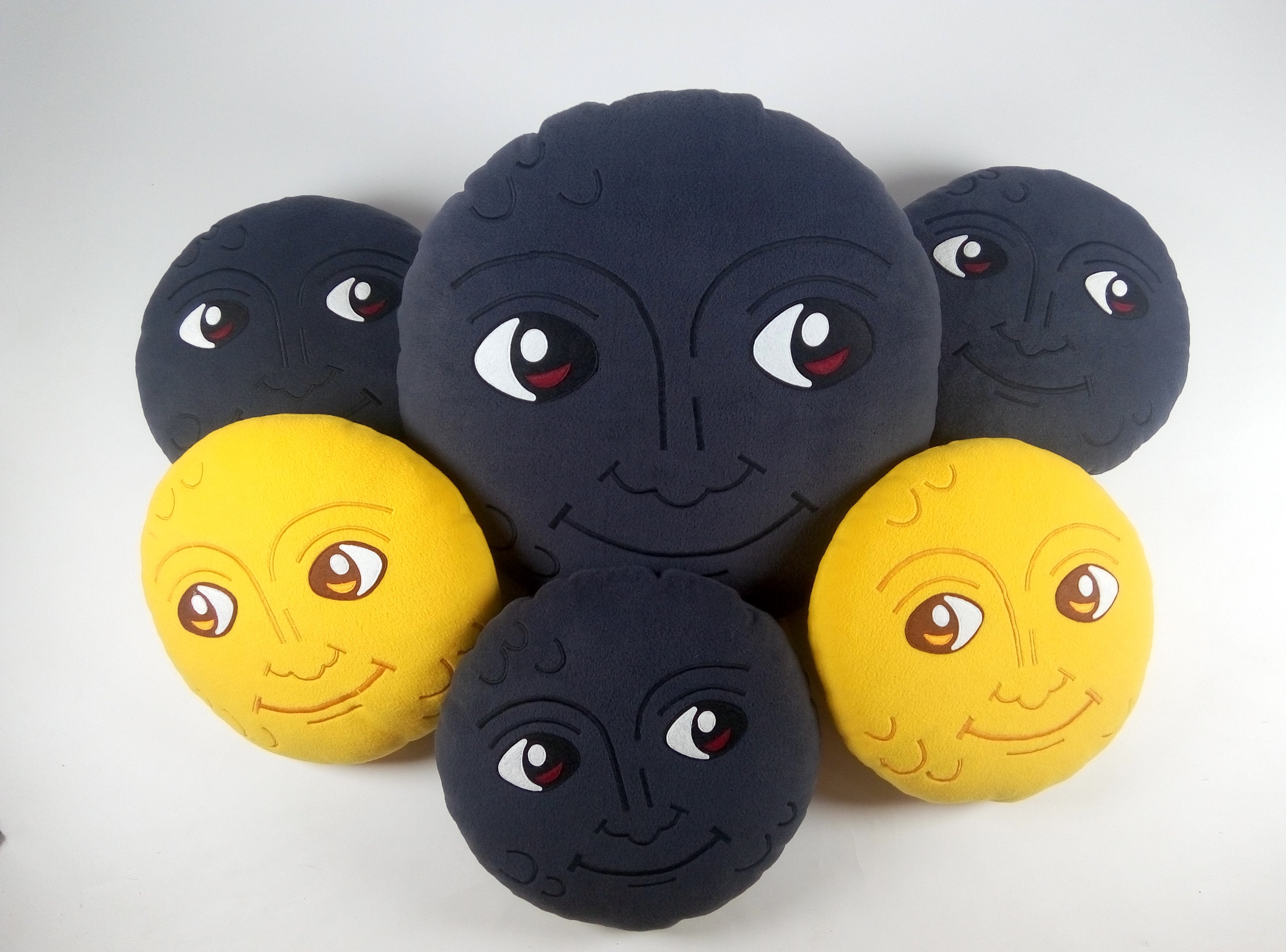 Giant emoji pillow discount